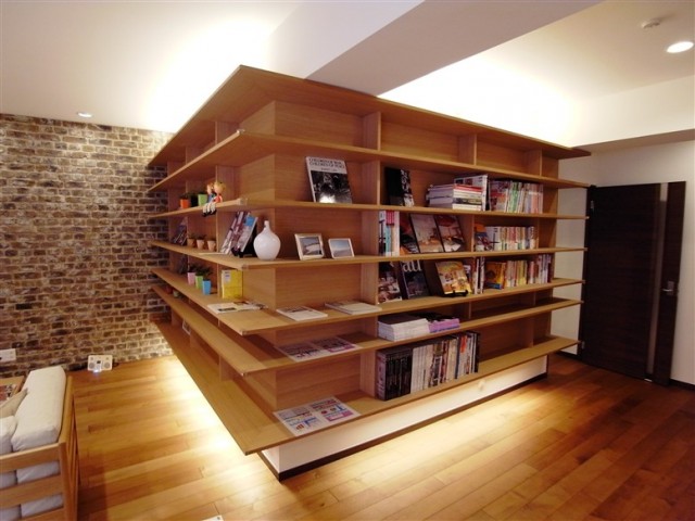 bookshelf2-640x480