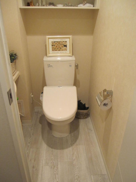 トイレや洗面所等の水廻りの床に貼ってある材料は何？ 意匠性と機能性に優れた○○○タイルです。 – 株式会社アールデザイン